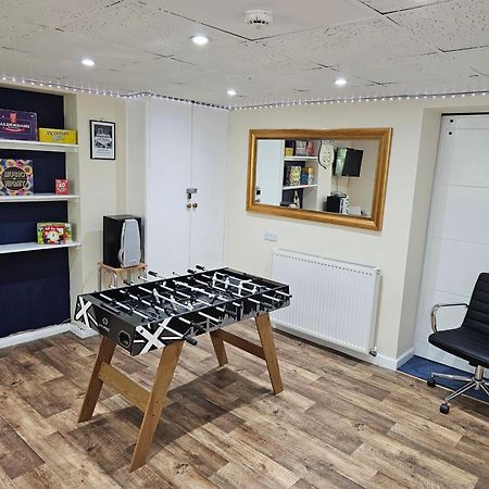 Ground Floor Apartment Up To 6 Guests With Games Chill Out Room สการ์โบโรห์ ภายนอก รูปภาพ