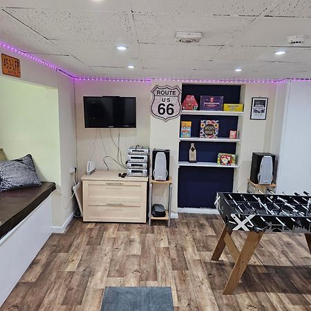 Ground Floor Apartment Up To 6 Guests With Games Chill Out Room สการ์โบโรห์ ภายนอก รูปภาพ