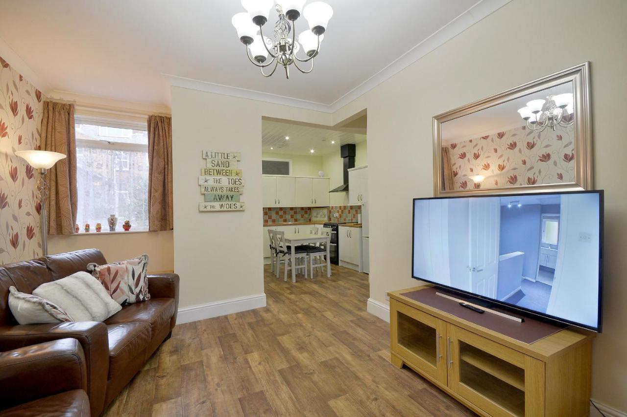 Ground Floor Apartment Up To 6 Guests With Games Chill Out Room สการ์โบโรห์ ภายนอก รูปภาพ