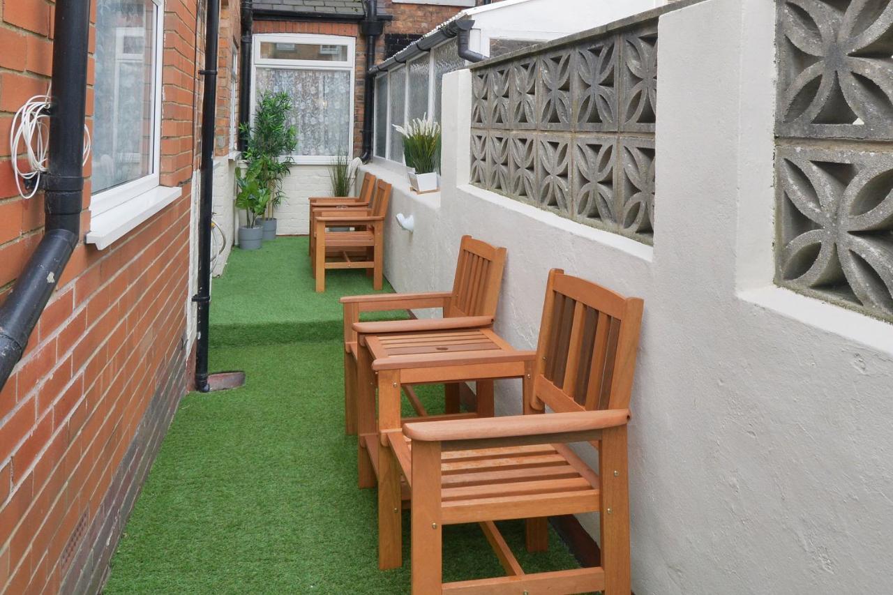 Ground Floor Apartment Up To 6 Guests With Games Chill Out Room สการ์โบโรห์ ภายนอก รูปภาพ