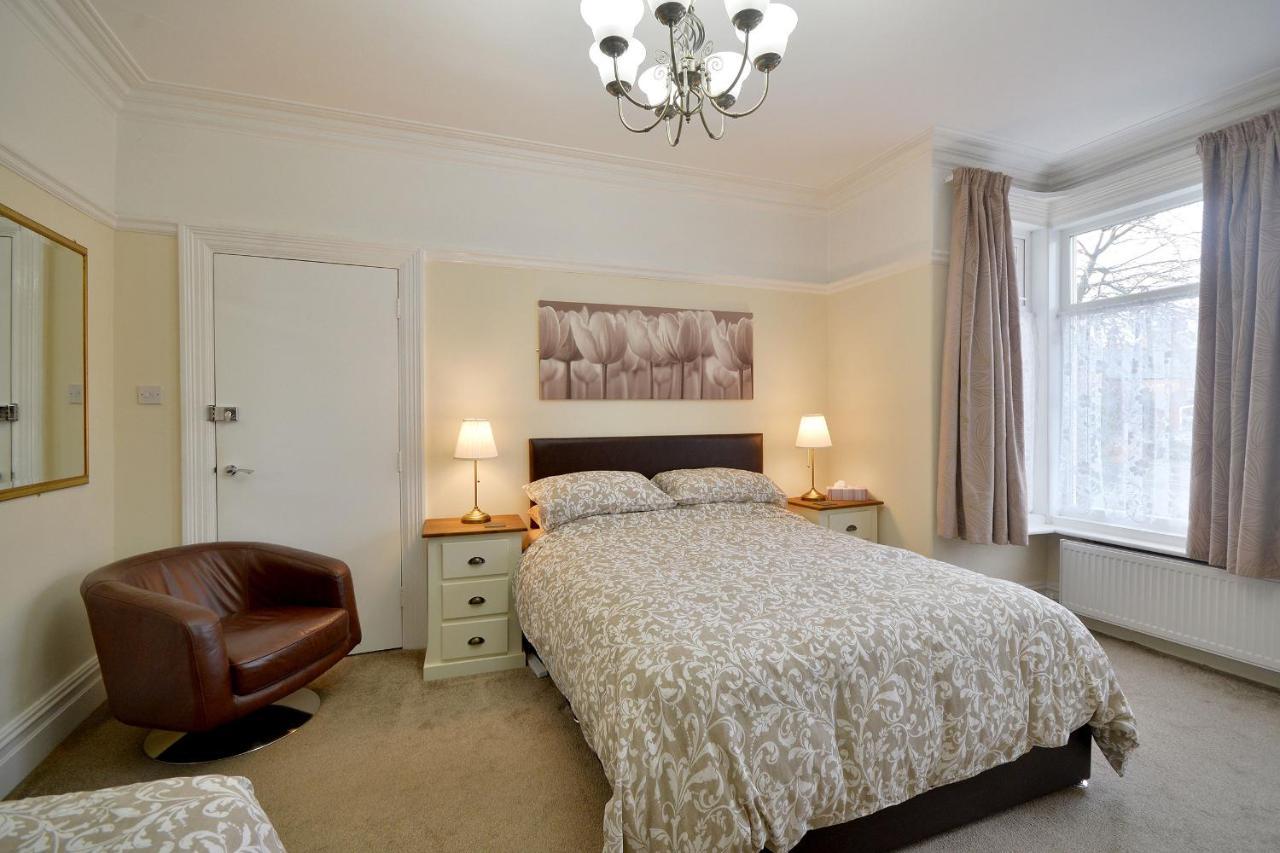 Ground Floor Apartment Up To 6 Guests With Games Chill Out Room สการ์โบโรห์ ภายนอก รูปภาพ