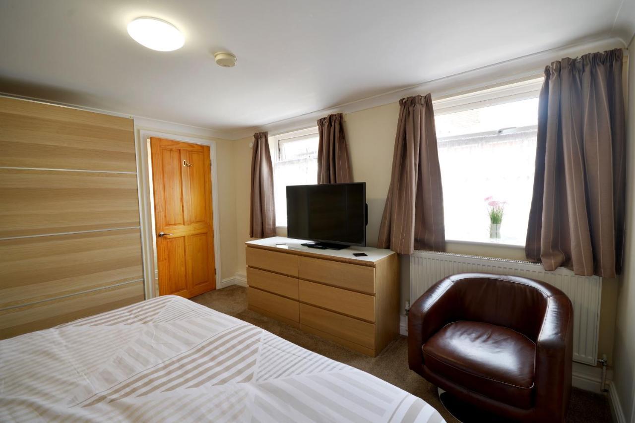Ground Floor Apartment Up To 6 Guests With Games Chill Out Room สการ์โบโรห์ ภายนอก รูปภาพ