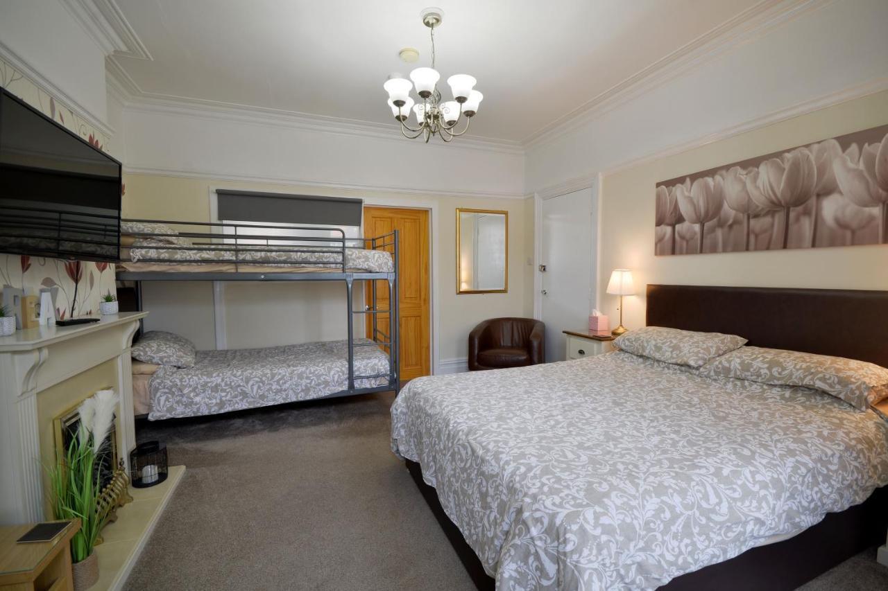 Ground Floor Apartment Up To 6 Guests With Games Chill Out Room สการ์โบโรห์ ภายนอก รูปภาพ