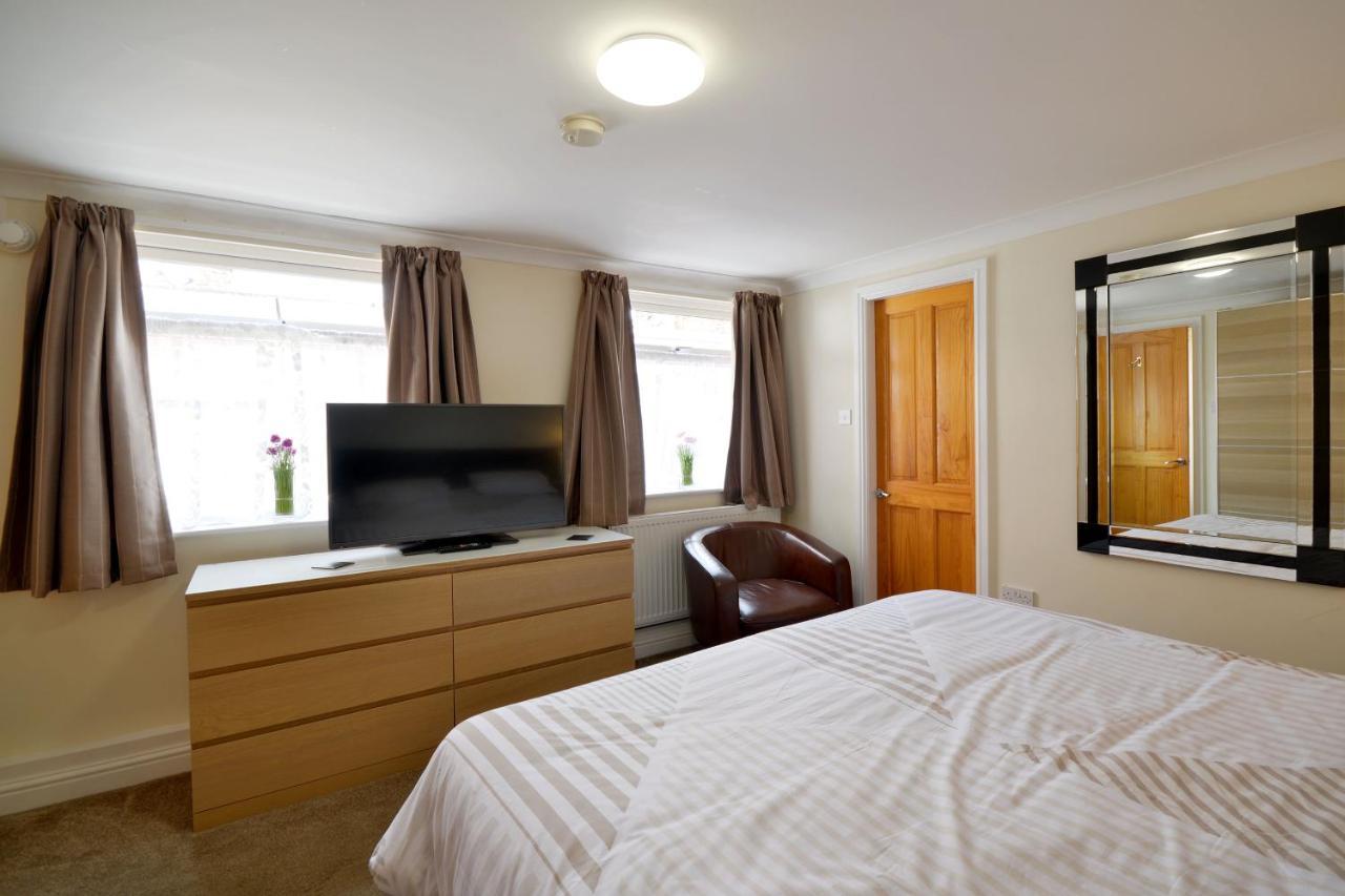 Ground Floor Apartment Up To 6 Guests With Games Chill Out Room สการ์โบโรห์ ภายนอก รูปภาพ