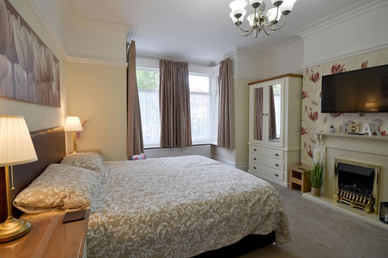 Ground Floor Apartment Up To 6 Guests With Games Chill Out Room สการ์โบโรห์ ภายนอก รูปภาพ