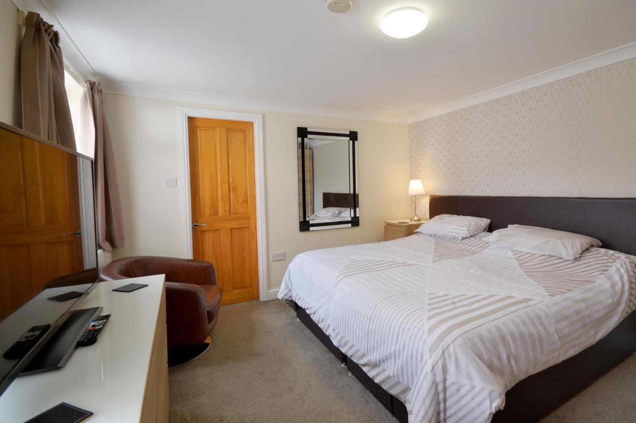 Ground Floor Apartment Up To 6 Guests With Games Chill Out Room สการ์โบโรห์ ภายนอก รูปภาพ