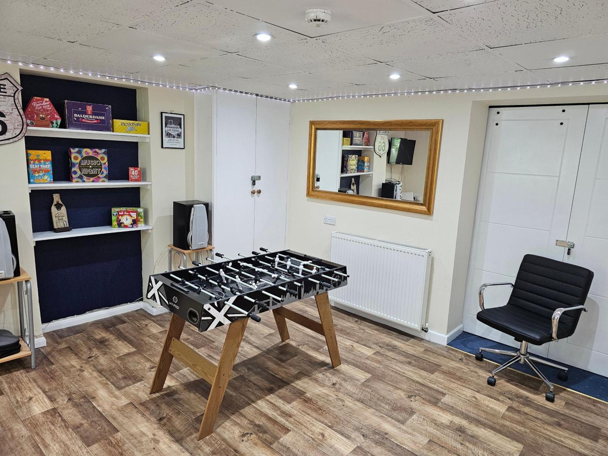 Ground Floor Apartment Up To 6 Guests With Games Chill Out Room สการ์โบโรห์ ภายนอก รูปภาพ