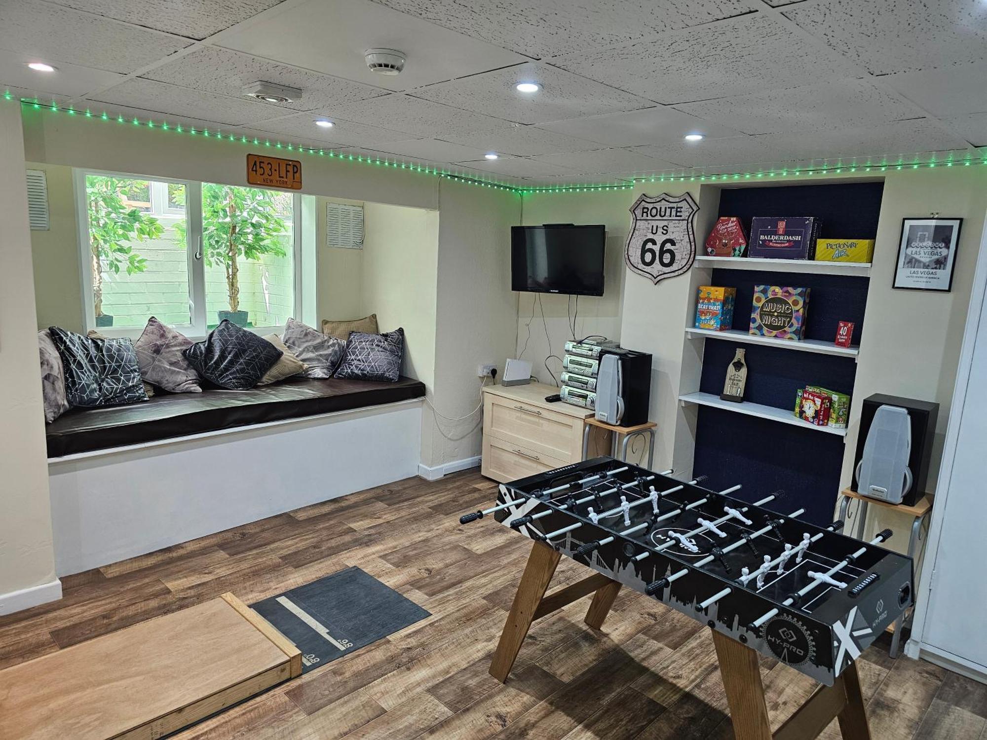 Ground Floor Apartment Up To 6 Guests With Games Chill Out Room สการ์โบโรห์ ภายนอก รูปภาพ